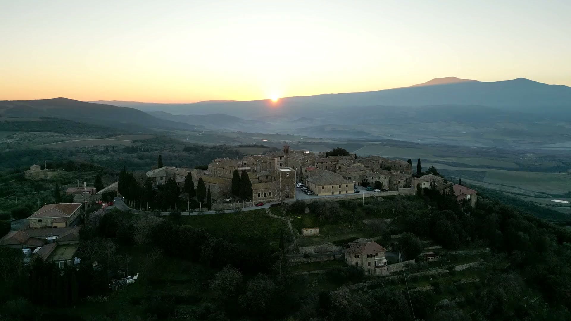 Alba sulla campagna della Val d'Orcia vista da Sant'Angelo in Colle